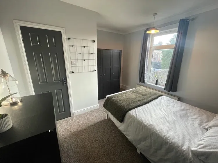 Homely 2 Bed Terraced House // Aug 2026 - Image 6